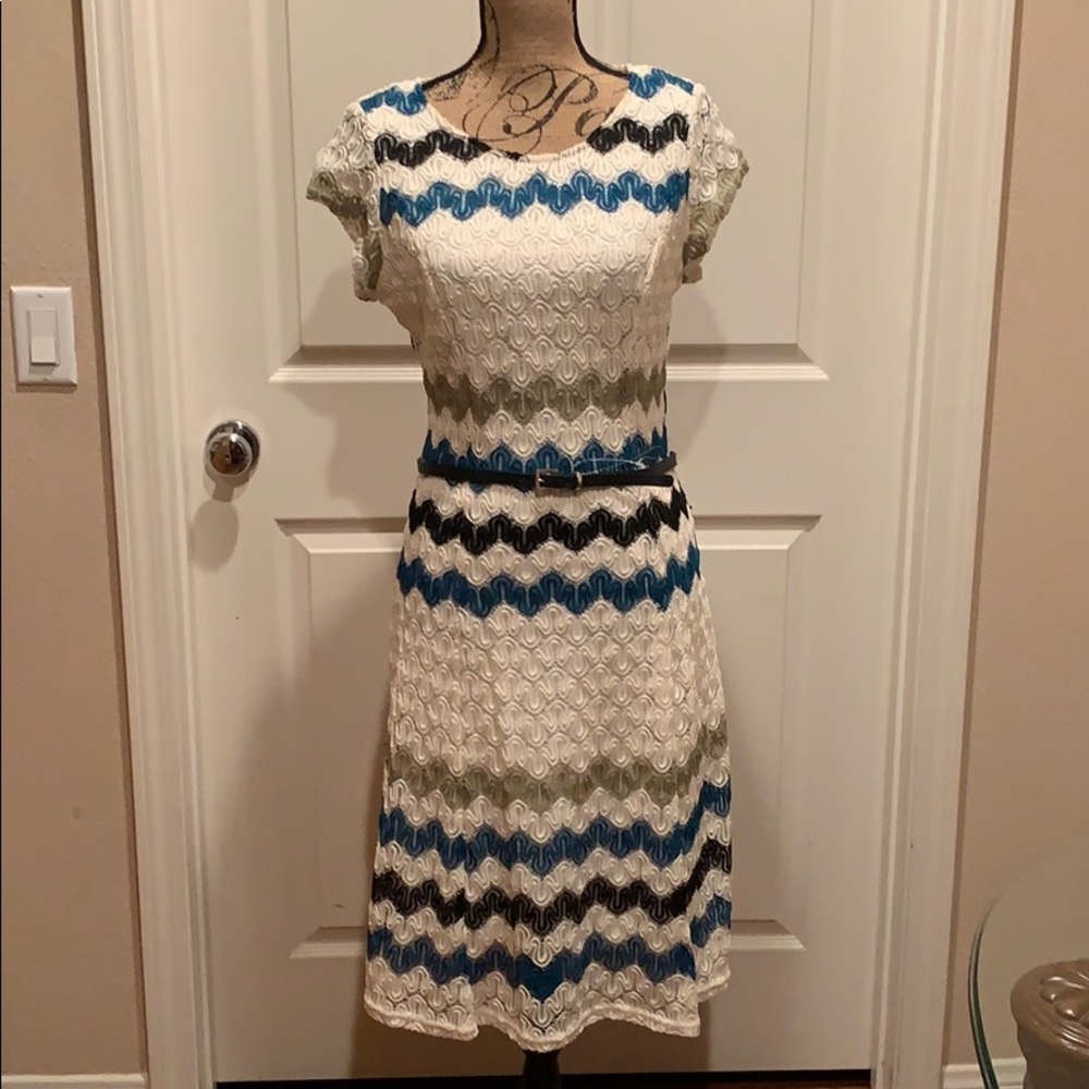 - Dress Barn cream multi color chevron print… - Picture 1 of 6